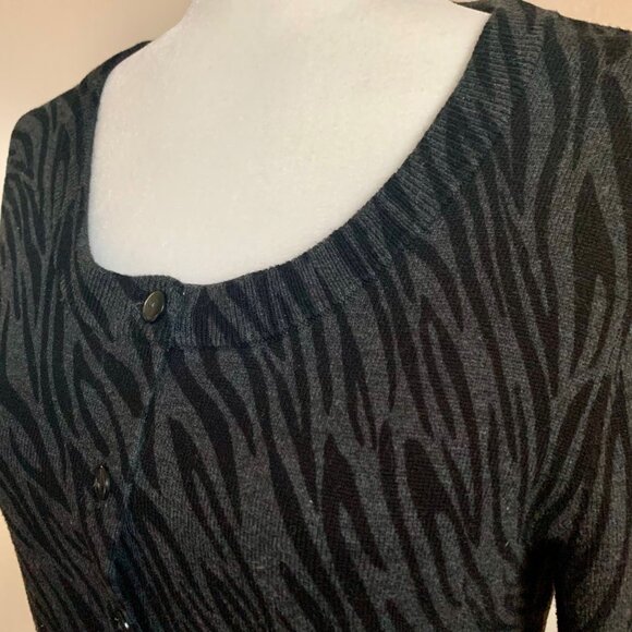 GAP Grey and Black Zebra Animal Print Buttoned Cardigan M - Picture 5 of 9